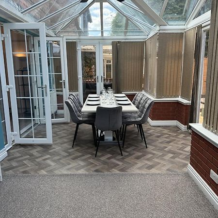 Huge 9 Bed Property Sleeps 17, Near Nec, City Centre, Hs2 Birmingham Exterior photo