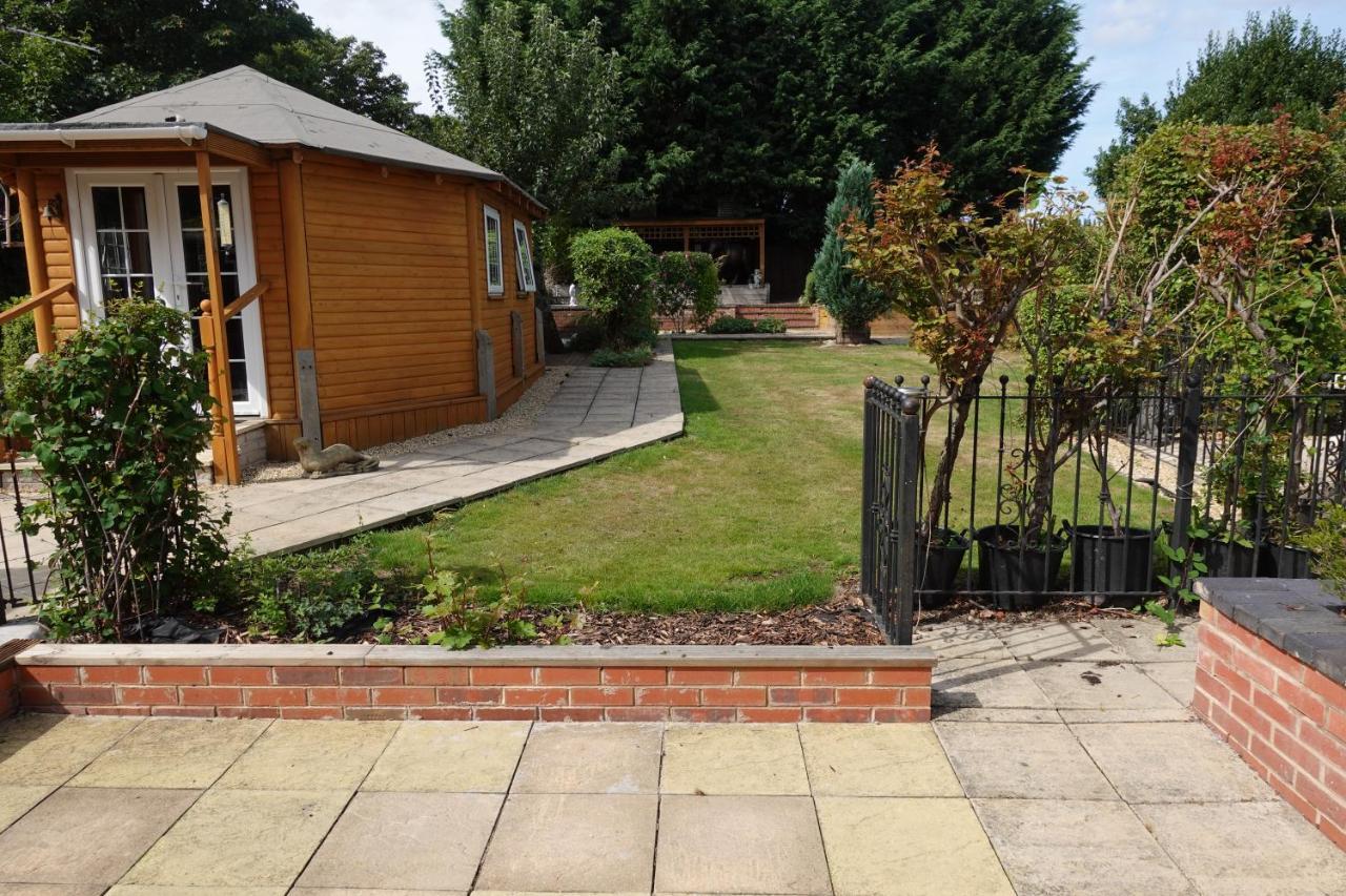Huge 9 Bed Property Sleeps 17, Near Nec, City Centre, Hs2 Birmingham Exterior photo