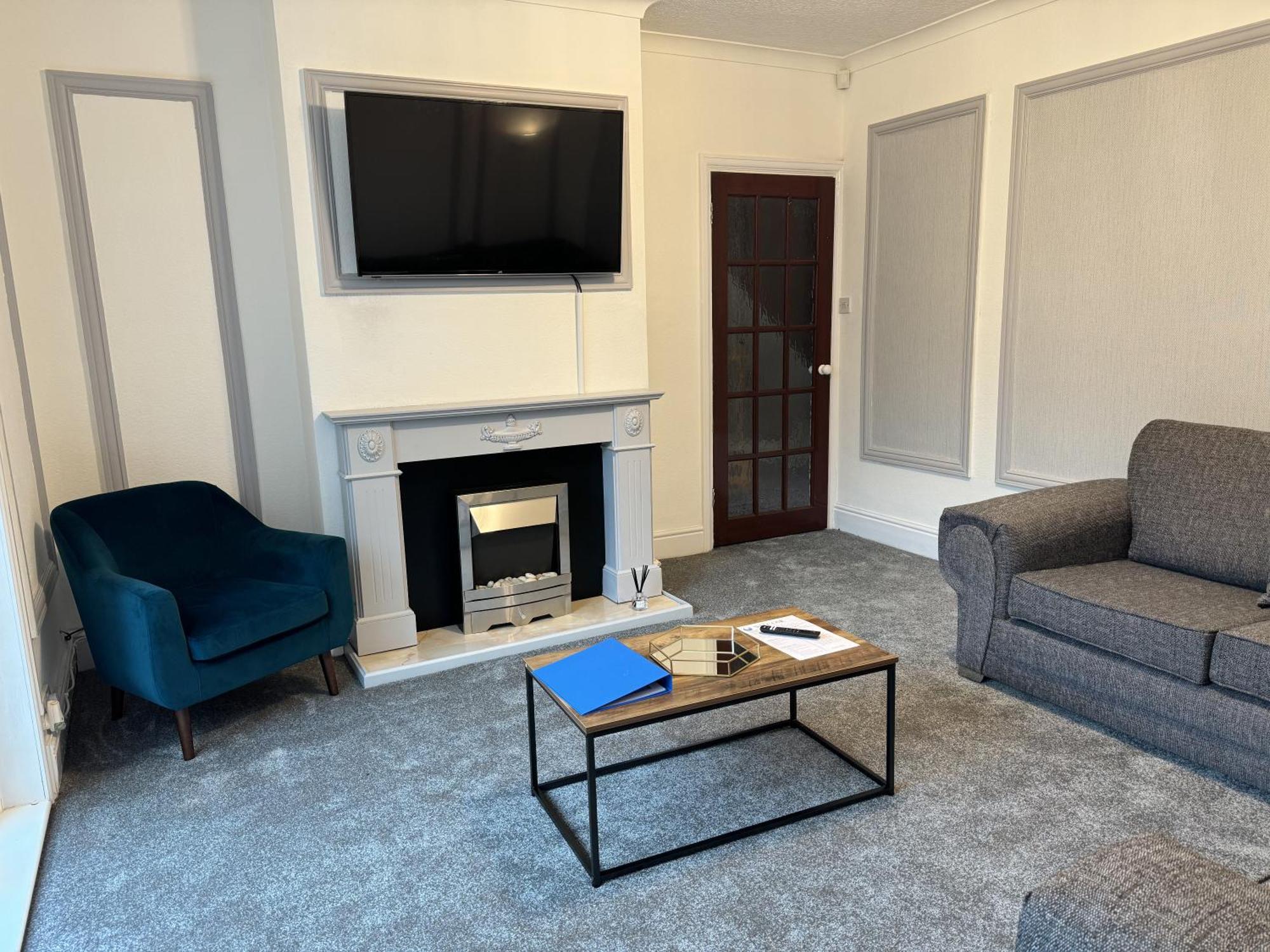 Huge 9 Bed Property Sleeps 17, Near Nec, City Centre, Hs2 Birmingham Exterior photo