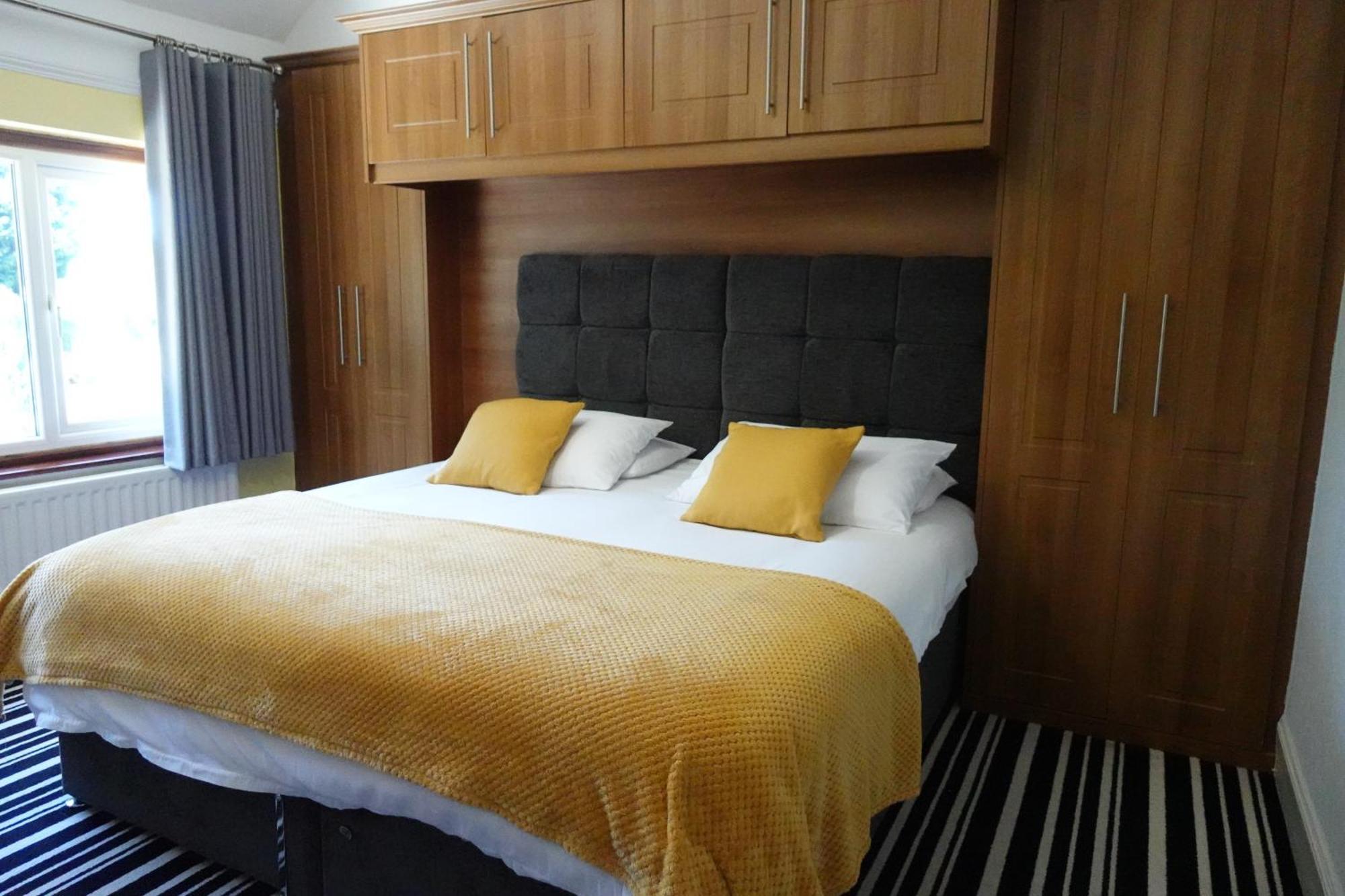 Huge 9 Bed Property Sleeps 17, Near Nec, City Centre, Hs2 Birmingham Exterior photo