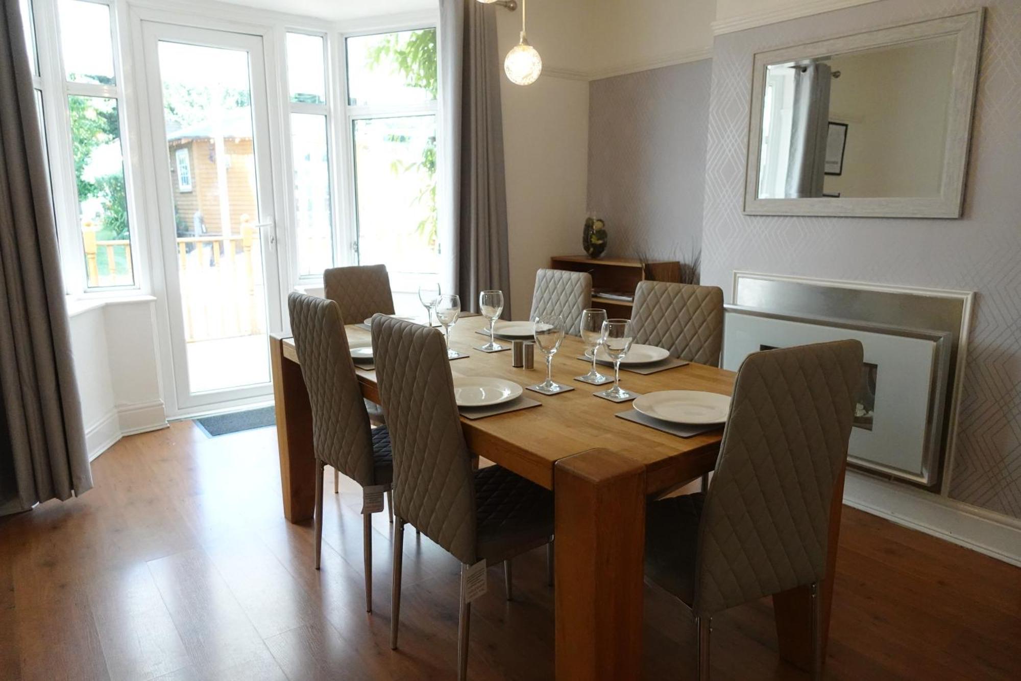 Huge 9 Bed Property Sleeps 17, Near Nec, City Centre, Hs2 Birmingham Exterior photo