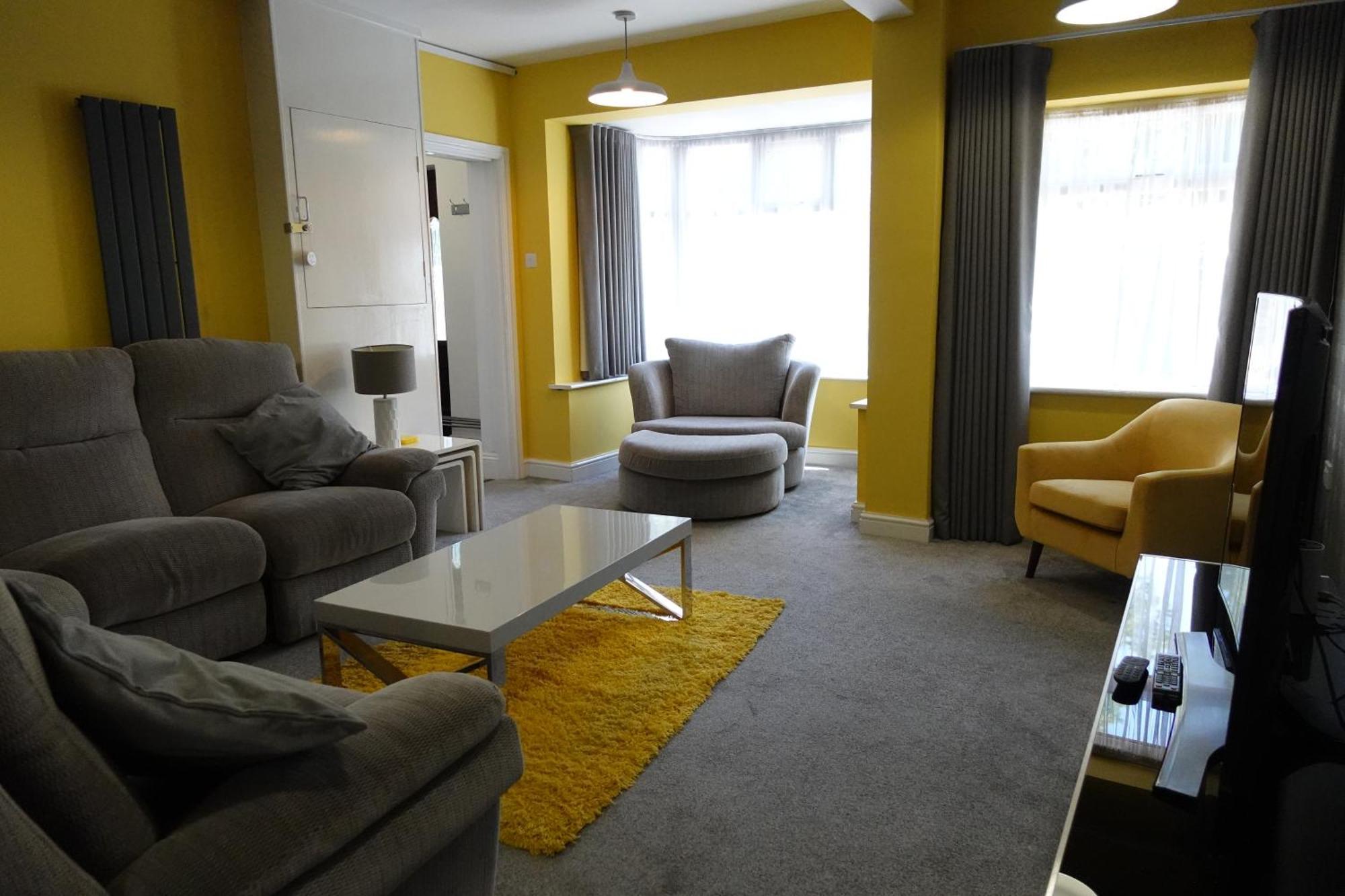 Huge 9 Bed Property Sleeps 17, Near Nec, City Centre, Hs2 Birmingham Exterior photo