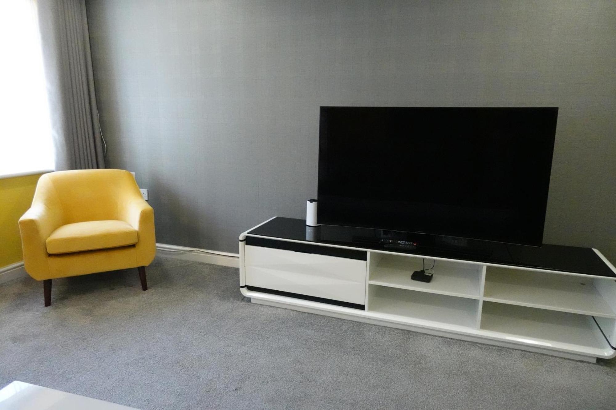 Huge 9 Bed Property Sleeps 17, Near Nec, City Centre, Hs2 Birmingham Exterior photo