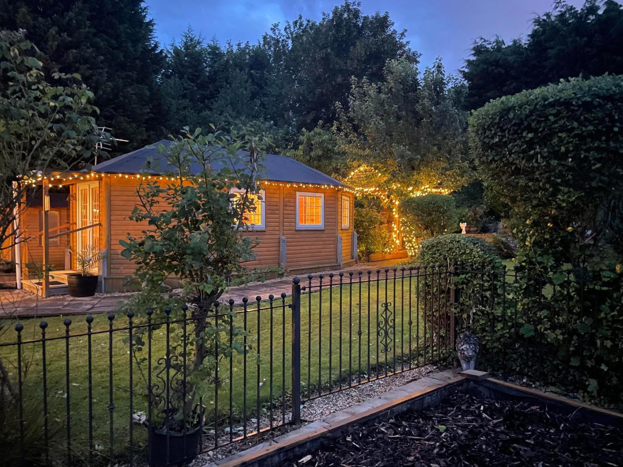 Huge 9 Bed Property Sleeps 17, Near Nec, City Centre, Hs2 Birmingham Exterior photo